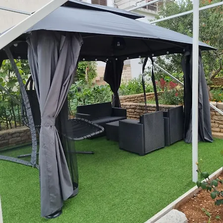 Amama Brodarica (Sibenik-Knin)