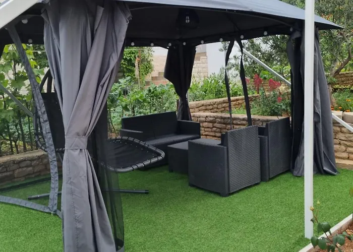 Amama Brodarica (Sibenik-Knin)